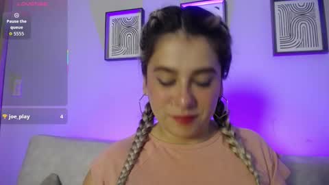 Snapshot of sweet_bella_valery_ chatting on 4, 11, 2025 Bella Valery online show from 4, 11, 2025