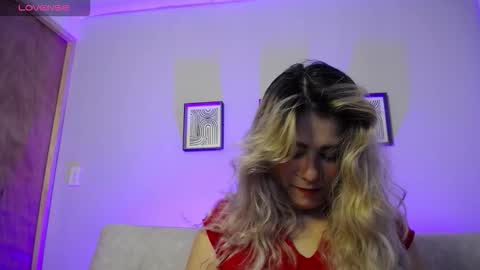 Snapshot of sweet_bella_valery_ chatting on 18, 11, 2025 Bella Valery online show from 18, 11, 2025