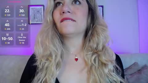 Snapshot of sweet_bella_valery_ chatting on 12, 1, 2026 Bella Valery online show from 12, 1, 2026