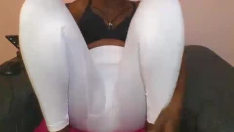 Snapshot of sweet_blackberry93 chatting on 25, 6, 2026 bella online show from 25, 6, 2026