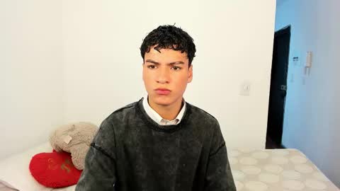 Snapshot of sweet_boys_xx chatting on 5, 11, 2025 CristianBrayan PVT OPEN online show from 5, 11, 2025