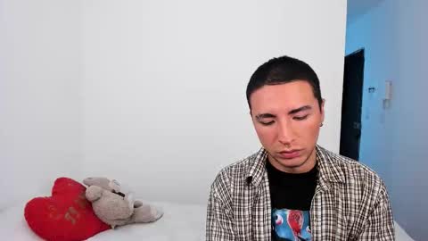 Snapshot of sweet_boys_xx chatting on 6, 11, 2025 CristianBrayan PVT OPEN online show from 6, 11, 2025