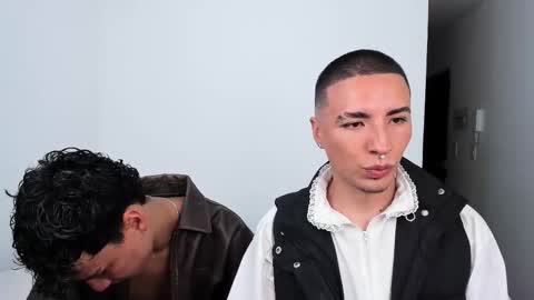 Snapshot of sweet_boys_xx chatting on 9, 11, 2025 CristianBrayan PVT OPEN online show from 9, 11, 2025