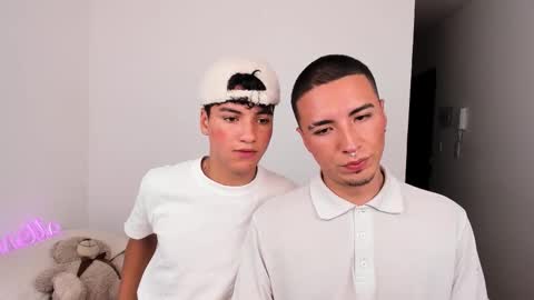 Snapshot of sweet_boys_xx chatting on 13, 11, 2025 CristianBrayan PVT OPEN online show from 13, 11, 2025