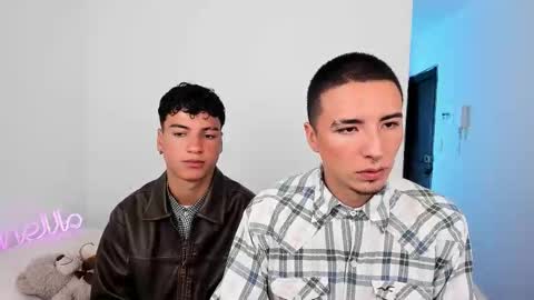 Snapshot of sweet_boys_xx chatting on 19, 11, 2025 CristianBrayan PVT OPEN online show from 19, 11, 2025