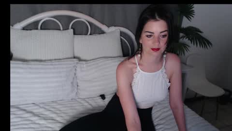 Snapshot of sweet_chantelle chatting on 19, 11, 2025 Chantelle online show from 19, 11, 2025