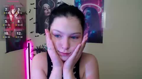 Snapshot of sweet_cherryg chatting on 26, 10, 2025 Ivy online show from 26, 10, 2025