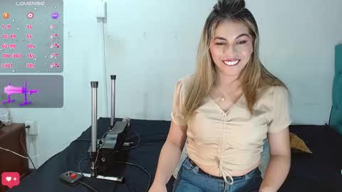 Snapshot of sweet_devil2 chatting on 25, 1, 2025 kandy muller online show from 25, 1, 2025