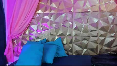  emmili  online show from 4, 1, 2025