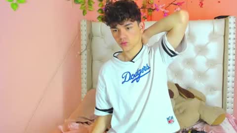 Felipe independent model online show from 15, 6, 2026