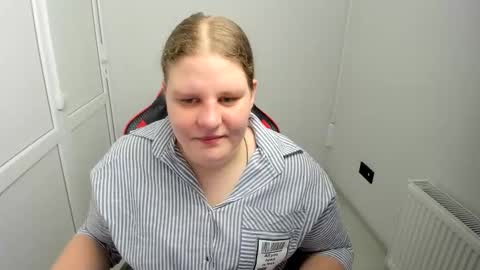 Snapshot of sweet_karla_la chatting on 12, 5, 2026 Karla online show from 12, 5, 2026