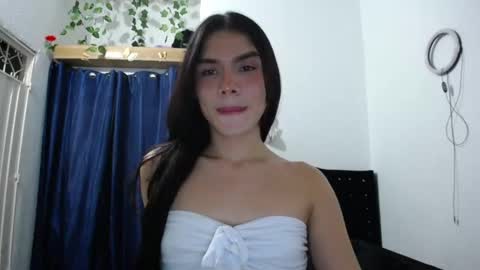 Snapshot of sweet_lady_16 chatting on 19, 12, 2025 Lady online show from 19, 12, 2025