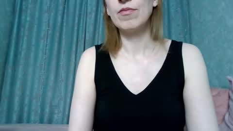 Snapshot of sweet_lilbunny chatting on 4, 2, 2026 sweet_lilbunny online show from 4, 2, 2026