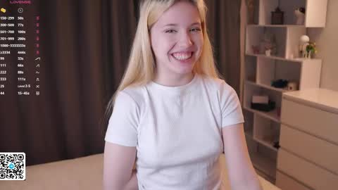 Snapshot of sweet_lily_1 chatting on 15, 5, 2026 Lily online show from 15, 5, 2026
