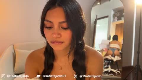 Snapshot of sweet_littleee chatting on 1, 5, 2026 free private online show from 1, 5, 2026