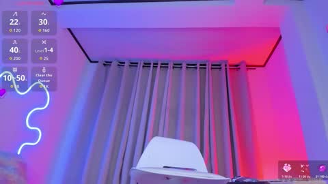 Snapshot of sweet_mackensy chatting on 28, 11, 2025 Miss Mackensy online show from 28, 11, 2025