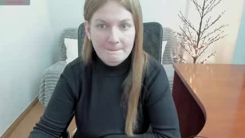 Snapshot of sweet_melody_of_ur_heart chatting on 18, 12, 2025 Mila online show from 18, 12, 2025
