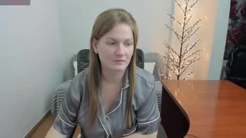 Snapshot of sweet_melody_of_ur_heart chatting on 20, 12, 2025 Mila online show from 20, 12, 2025