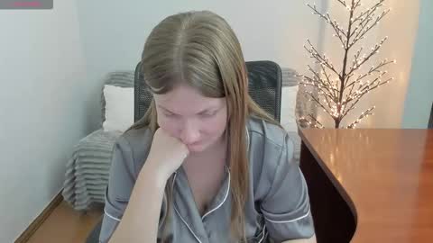 Snapshot of sweet_melody_of_ur_heart chatting on 23, 12, 2025 Mila online show from 23, 12, 2025