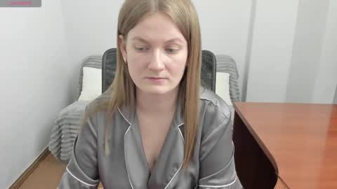 Snapshot of sweet_melody_of_ur_heart chatting on 4, 3, 2026 Mila online show from 4, 3, 2026