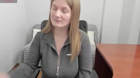 Snapshot of sweet_melody_of_ur_heart chatting on 6, 3, 2026 Mila online show from 6, 3, 2026