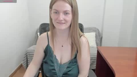 Snapshot of sweet_melody_of_ur_heart chatting on 5, 5, 2026 Mila online show from 5, 5, 2026