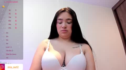 Snapshot of sweet_miiaa chatting on 28, 7, 2026 Mia Johns online show from 28, 7, 2026