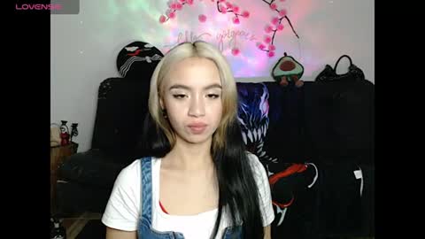 Snapshot of sweet_molly420 chatting on 12, 6, 2026 sweet molly420 online show from 12, 6, 2026