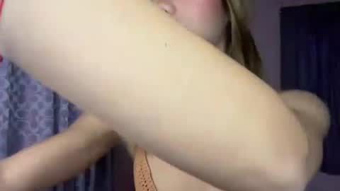 sweet_nikki03 online show from 9, 7, 2026