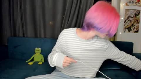 Snapshot of sweet_peach__ chatting on 6, 10, 2025 kira online show from 6, 10, 2025