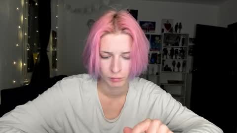 Snapshot of sweet_peach__ chatting on 13, 10, 2025 kira online show from 13, 10, 2025