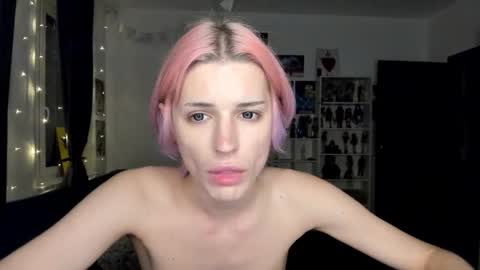 Snapshot of sweet_peach__ chatting on 20, 10, 2025 kira online show from 20, 10, 2025