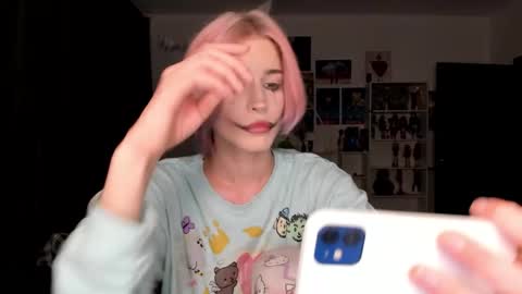 Snapshot of sweet_peach__ chatting on 31, 10, 2025 kira online show from 31, 10, 2025