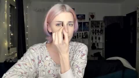 Snapshot of sweet_peach__ chatting on 3, 11, 2025 kira online show from 3, 11, 2025