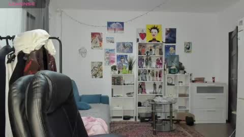 kira online show from 18, 4, 2026