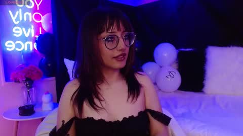 Snapshot of sweet_roxanee chatting on 12, 11, 2025 Roxanee online show from 12, 11, 2025