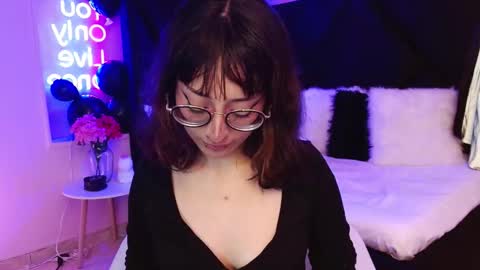 Snapshot of sweet_roxanee chatting on 26, 11, 2025 Roxanee online show from 26, 11, 2025