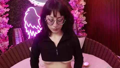 Snapshot of sweet_roxanee chatting on 17, 12, 2025 Roxanee online show from 17, 12, 2025