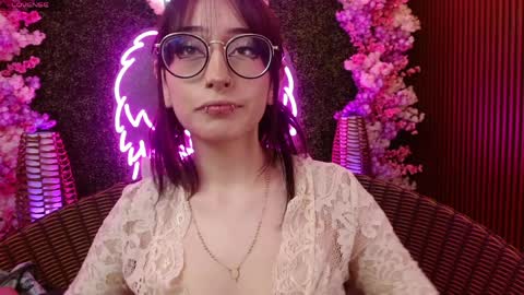 Roxanee online show from 4, 4, 2026