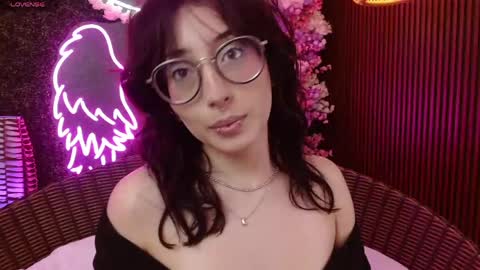 Roxanee online show from 25, 4, 2026