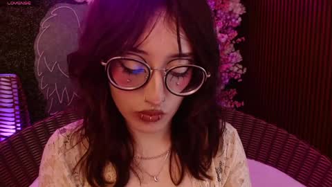 Roxanee online show from 5, 5, 2026