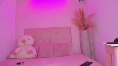 sweet_shirley_ online show from 4, 3, 2025