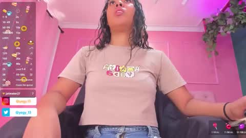 Snapshot of sweet_starxx chatting on 12, 11, 2025 Yeileen online show from 12, 11, 2025