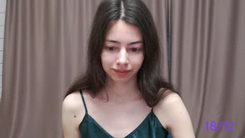 Snapshot of sweet_sweet_angel chatting on 18, 12, 2024 Angel online show from 18, 12, 2024
