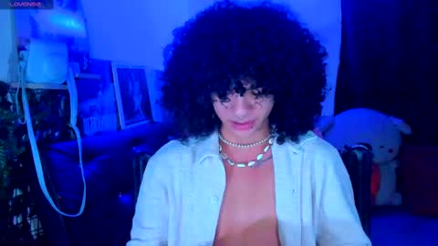 Steven independent model online show from 26, 2, 2025