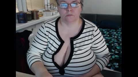 Sweetboobs85h online show from 31, 1, 2026