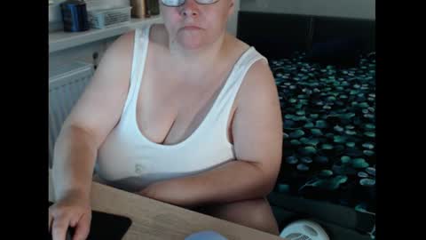 Sweetboobs85h online show from 23, 7, 2026