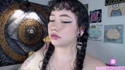       Independent model online show from 16, 9, 2025