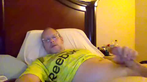 Snapshot of sweetg233 chatting on 16, 10, 2025 sweetg233 online show from 16, 10, 2025