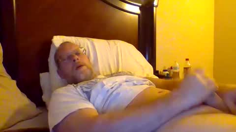 Snapshot of sweetg233 chatting on 12, 11, 2025 sweetg233 online show from 12, 11, 2025